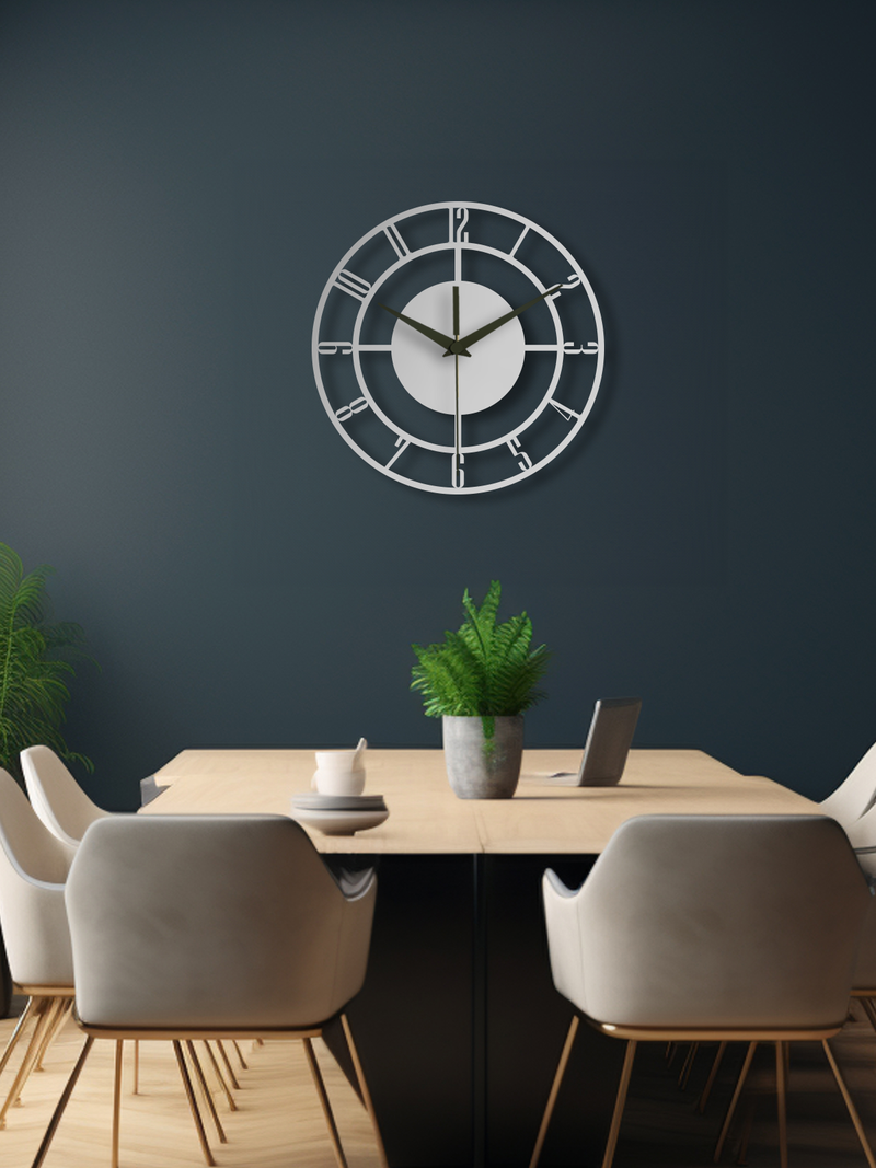 Geometrik Kesik Çizgili 4 Rakamlı Daire Metal Duvar Saati, Minimal Tasarım, Ev Ofis Hediyelik Dekor - Gümüş