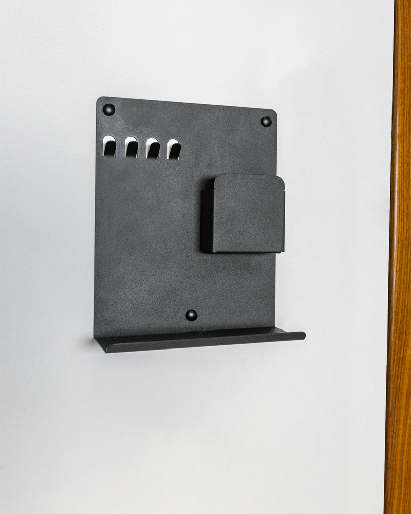 Raflı ve Cepli Magnet Alanlı Metal Anahtar Askılığı, Duvar Tipi Anahtar Organizer