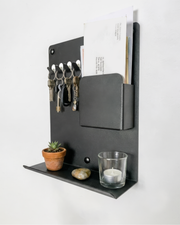 Raflı ve Cepli Magnet Alanlı Metal Anahtar Askılığı, Duvar Tipi Anahtar Organizer